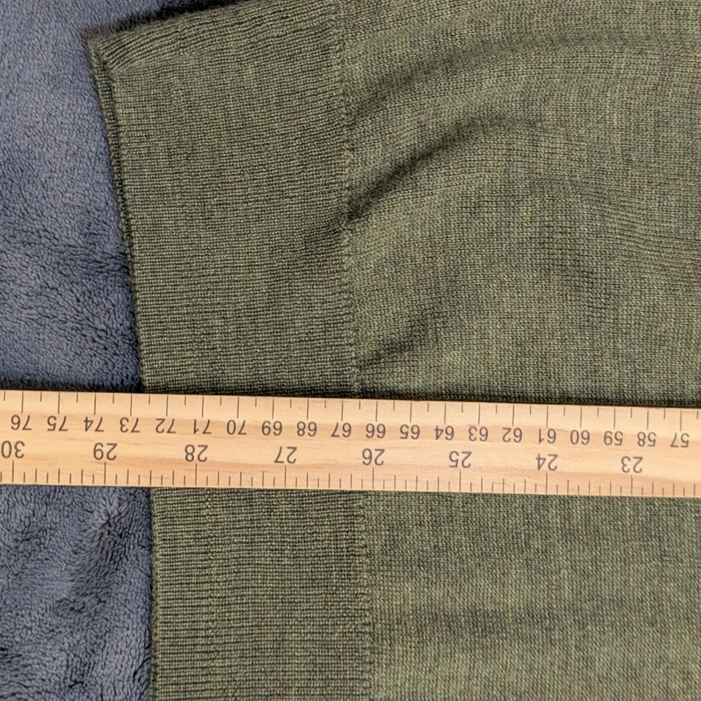 Jos.A.Bank Tailored Fit 100% Merino Wool Green V-Neck Base Layer Sweater Office